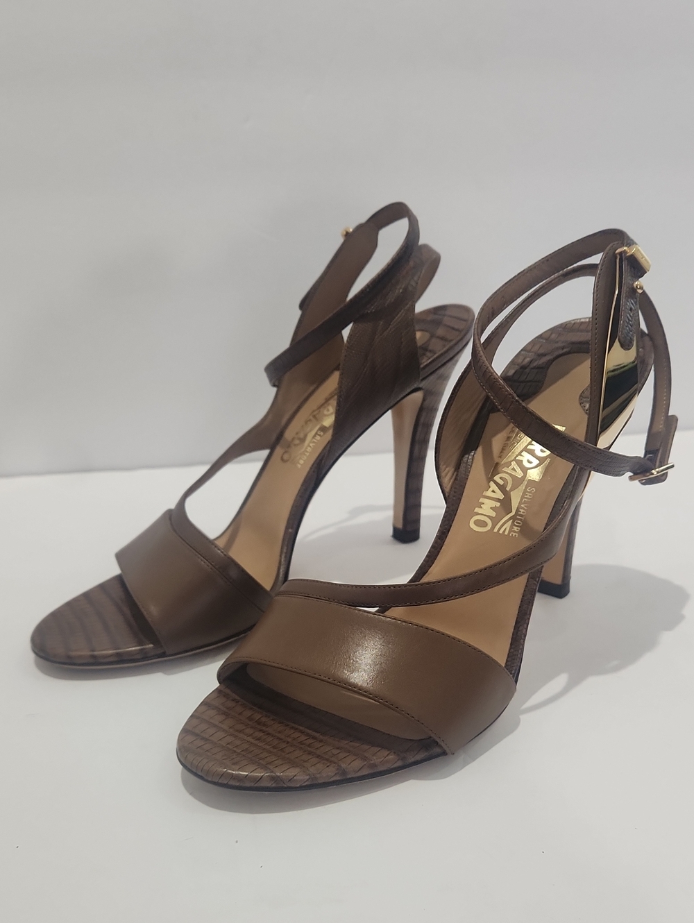 Salvatore Ferragamo Lizard Embossed Leather Heels - Picture 16 of 16